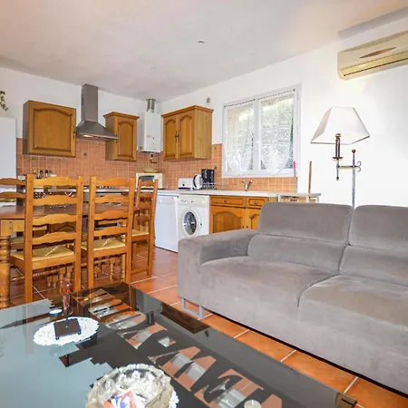 3 Bedroom Awesome In Casalabriva